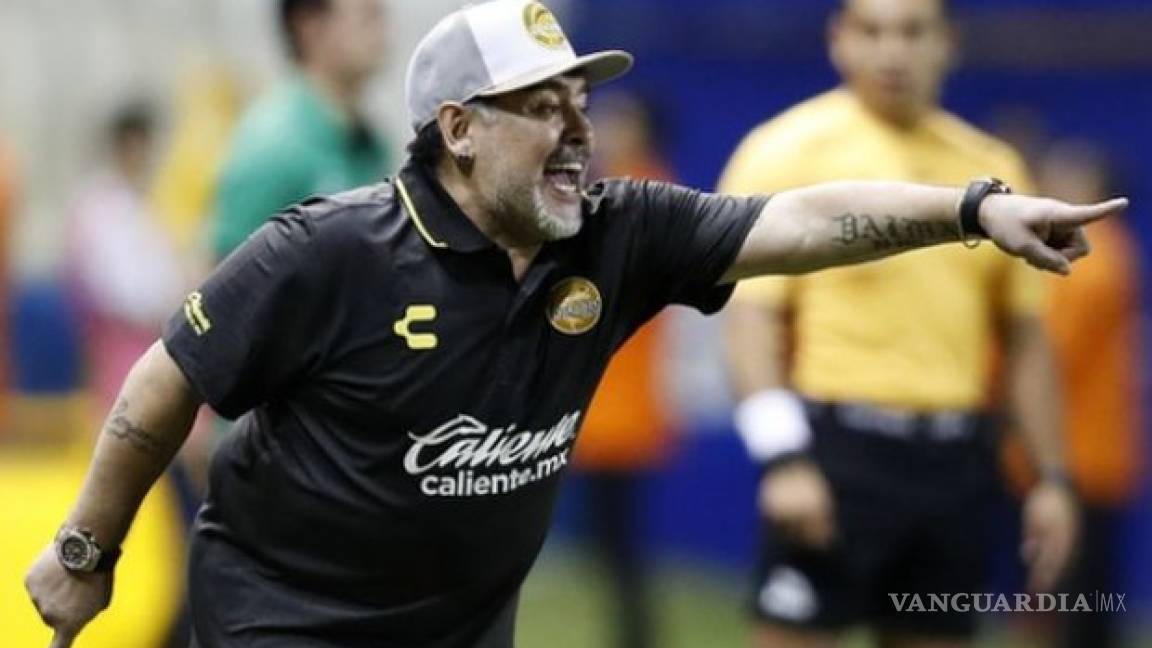 Diego Maradona elogia a Lionel Messi y llama a Cristiano Ronaldo 'un hechicero'