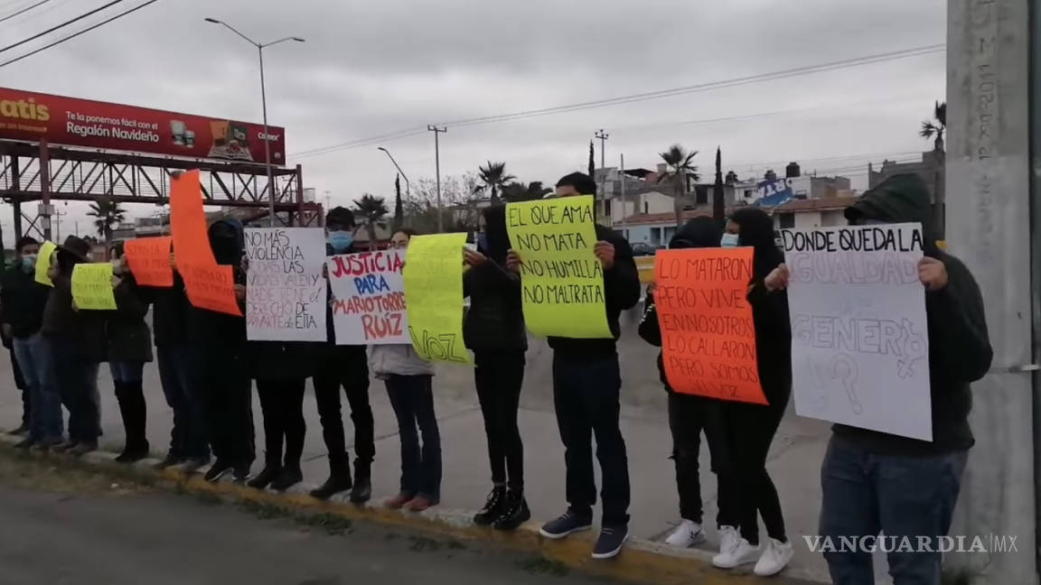 Manifestantes piden justicia por hombre asesinado por su pareja al oriente de Saltillo