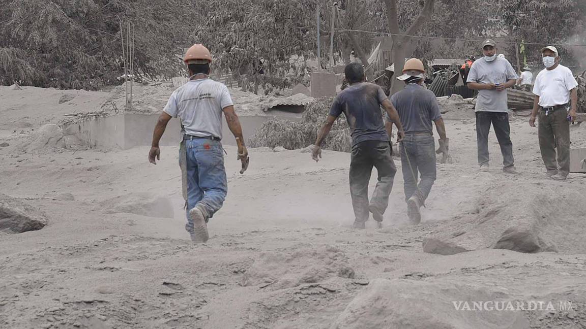 Sube a 99 la cifra de muertos por erupción en Guatemala; erupción no se detiene