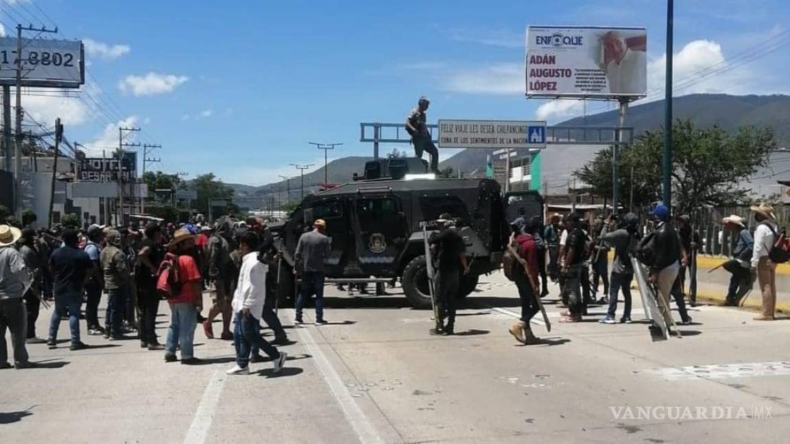 Guardia Nacional es superada por manifestantes en Chilpancingo; irrumpen en Palacio de Gobierno