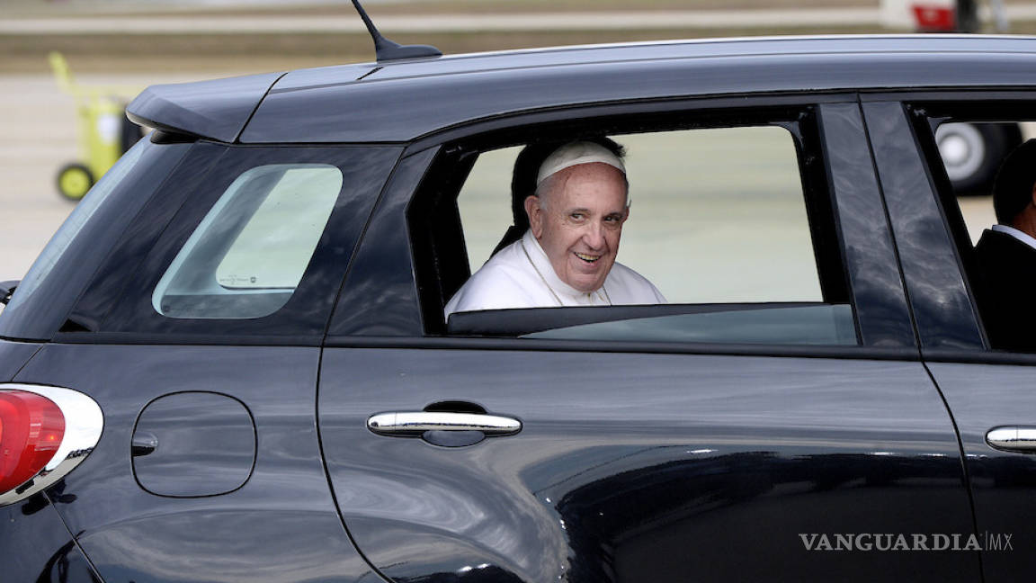 Subastan en 82 mil dólares Fiat que usó el Papa en Filadelfia