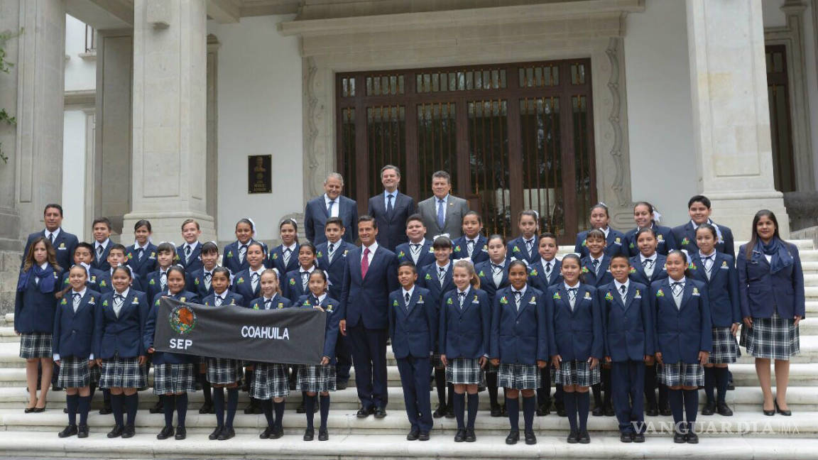 Visitan a Enrique Peña Nieto niños de Coahuila ganadores de la Olimpiada Nacional del Conocimiento