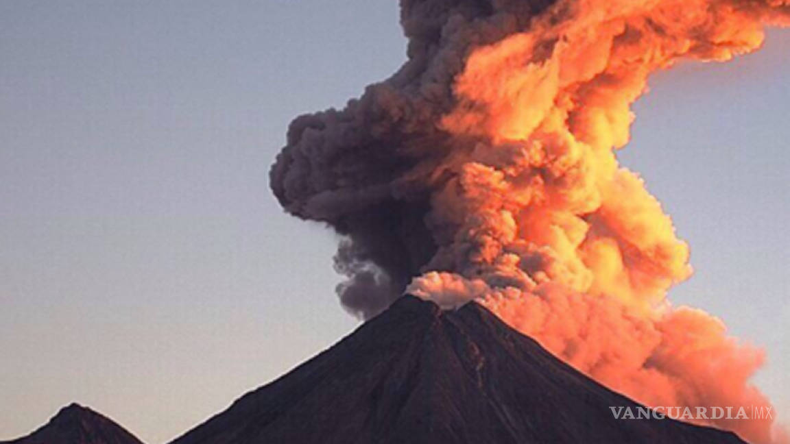 Volcán Colima registra explosión