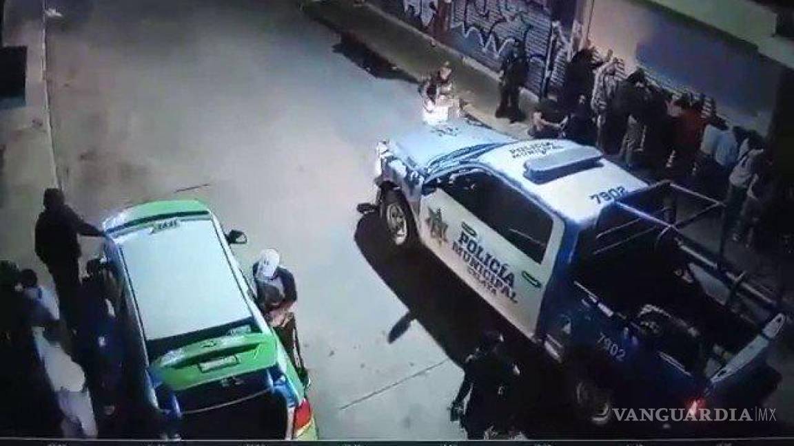 Policías de Celaya golpearon a diez personas afuera de bar