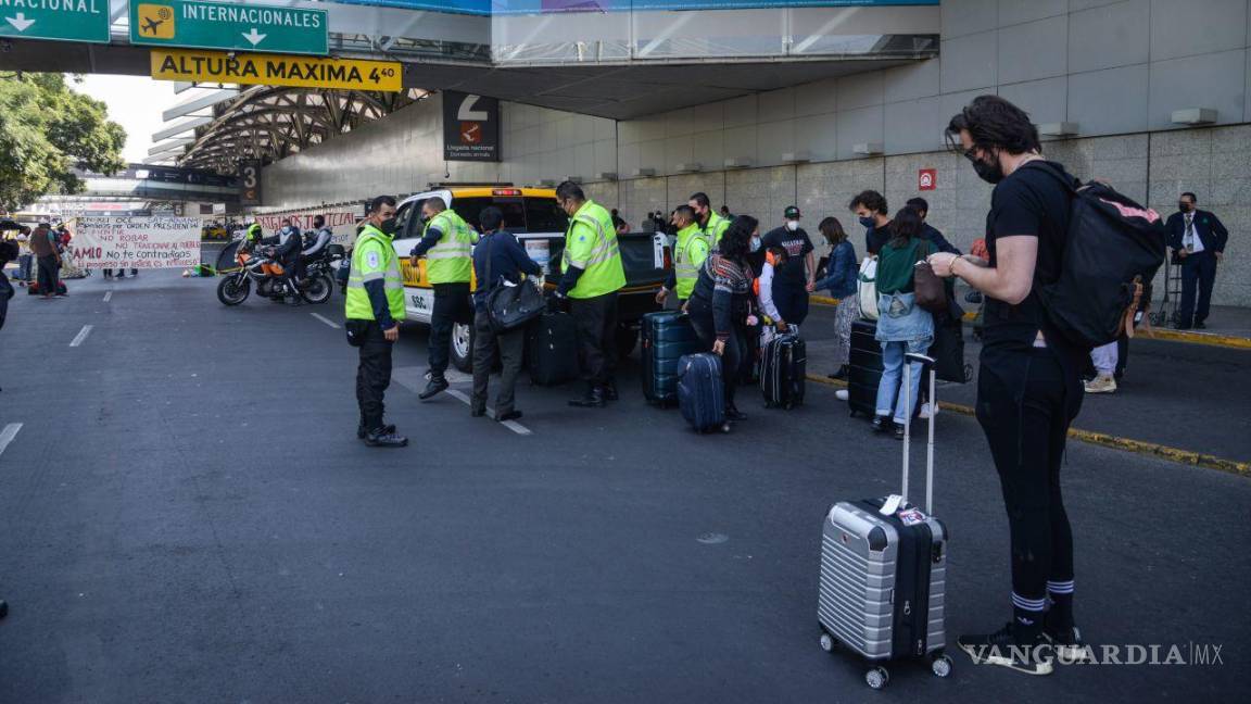 Retiran policías la manifestación en el Aeropuerto Internacional de la CDMX