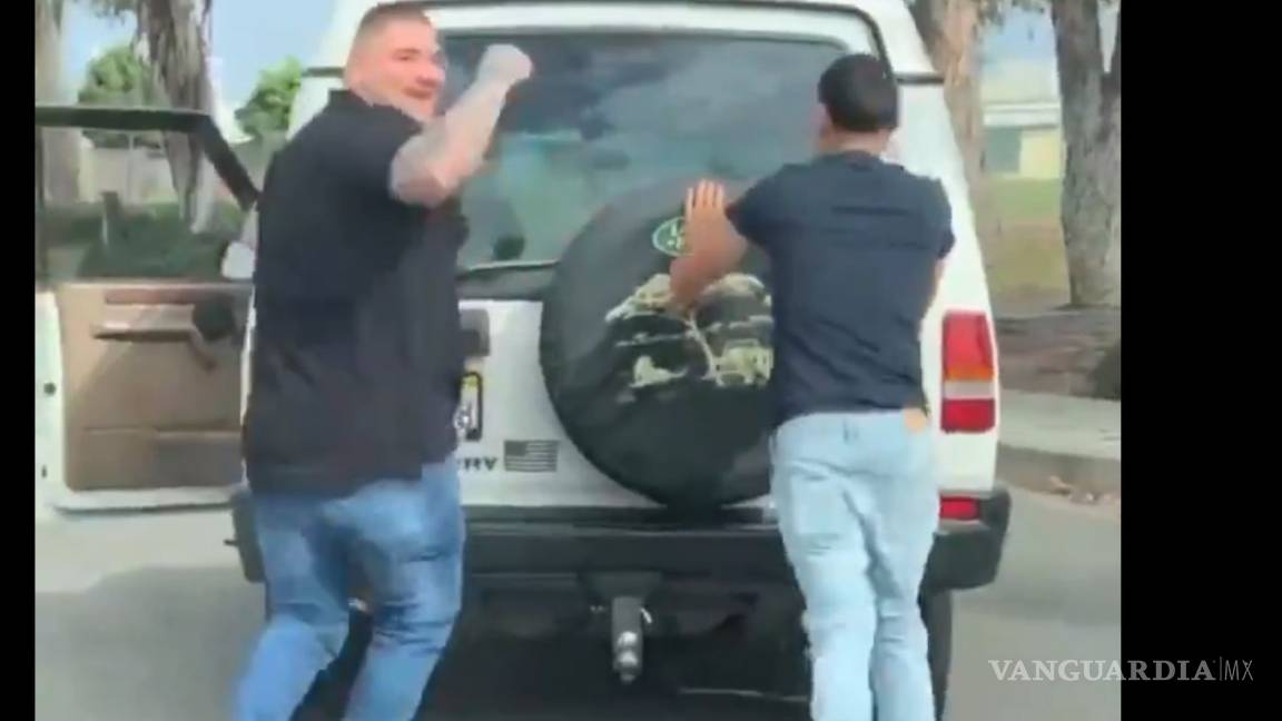 Andy Ruiz da clases de humildad y ayuda a desconocido a empujar su camioneta (video)