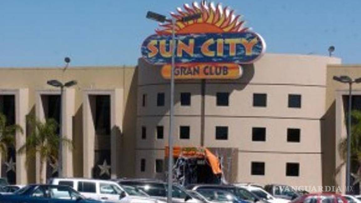 $!La reforma de octubre de 2012 en Coahuila incluyó en una primera parte prohibir el funcionamiento de casinos, casas de apuesta, los table dance y los lugares yonkes y lotes en los cuales se prohibía la comercialización de automóviles “chuecos”, sin papeles.