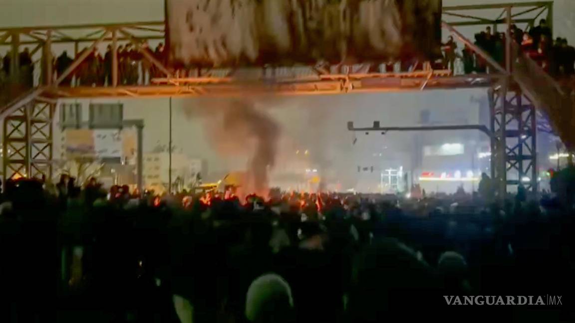 $!Imagen tomada de un video que está circulando por redes sociales, que muestra una protesta en Teherán el 9 de enero del 2026.