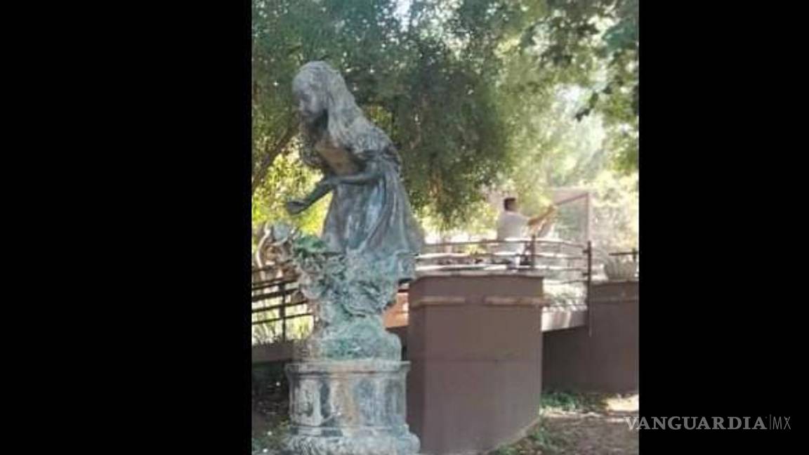 $!La estatua de Alicia en el País de las Maravillas, que solía decorar el lago mayor del Parque Ecológico El Chapulín, ha desaparecido.