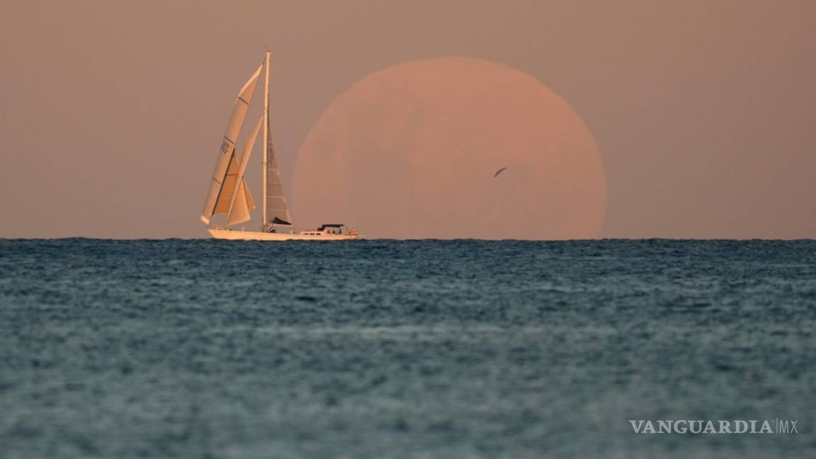 $!Imágenes de la asombrosa Superluna de sangre que coincide con un eclipse lunar