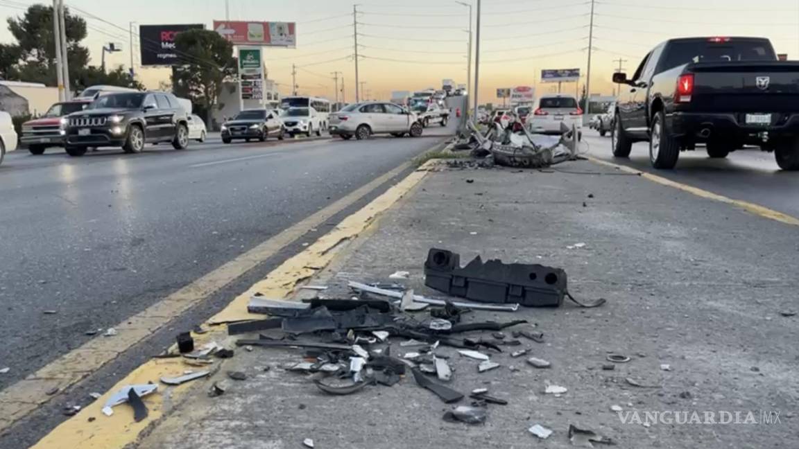 Salta camellón y choca de frente contra otro vehículo, en Ramos Arizpe