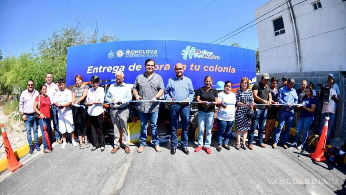 Entrega Ayuntamiento de Monclova obra de pavimentación en la Lucrecia Solano