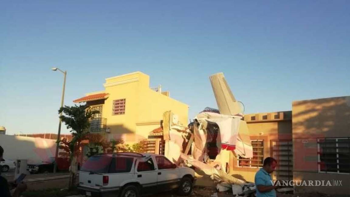 Avioneta se desploma sobre una casa en Sinaloa; hay cuatro muertos