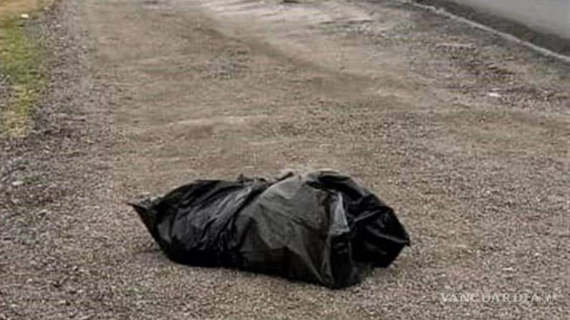 $!Las bolsas se encontraban en diferentes puntos de la carretera.