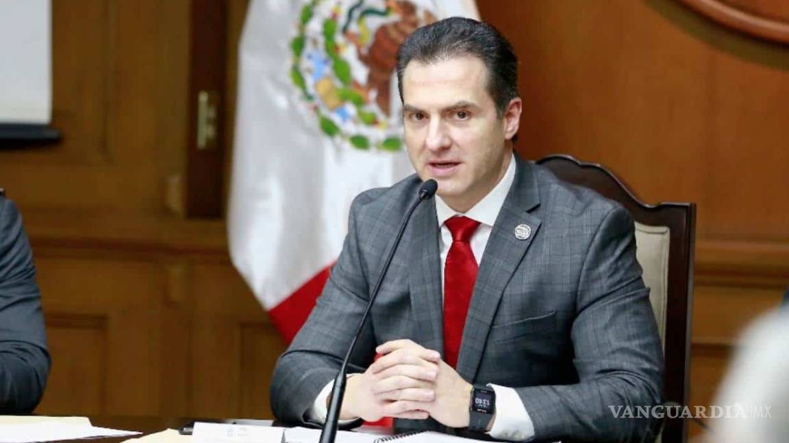 Alcalde de Monterrey asegura que su vuelo de Las Vegas fue sin costo y sin conflicto de interés, porque su hermano le regaló horas gratis