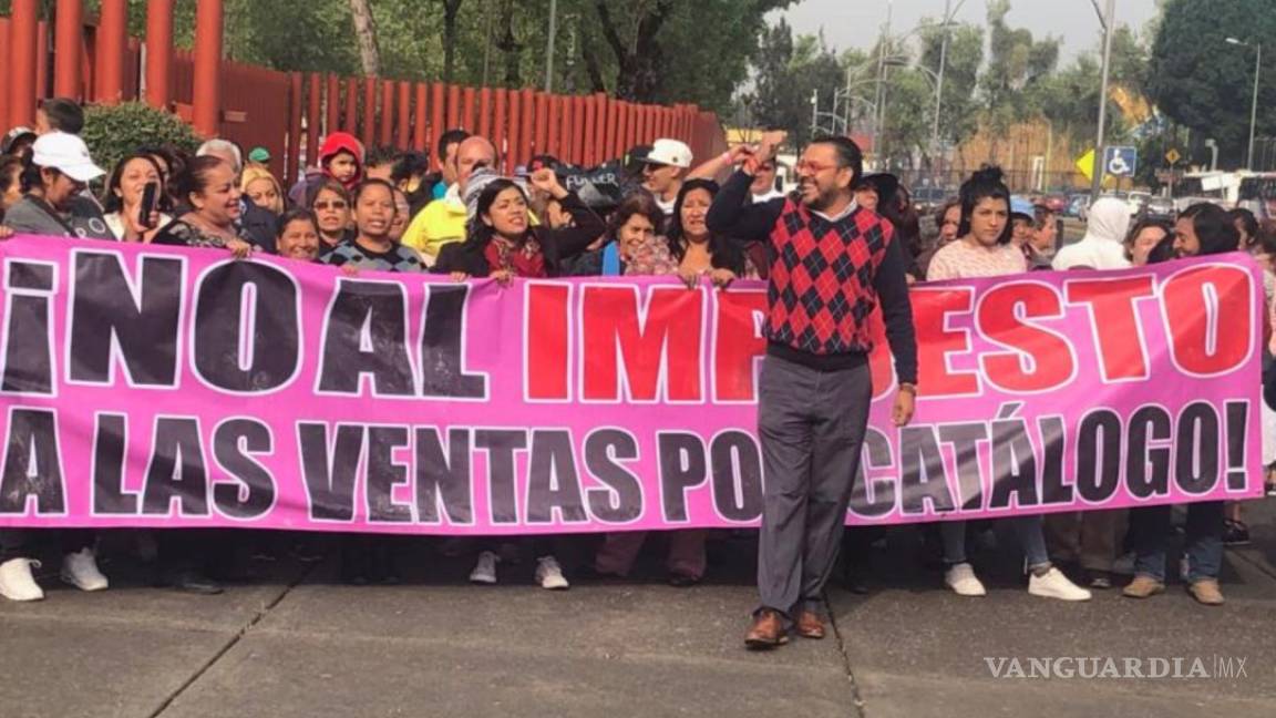 Comerciantes de ventas por catálogo protestan en San Lázaro por impuestos