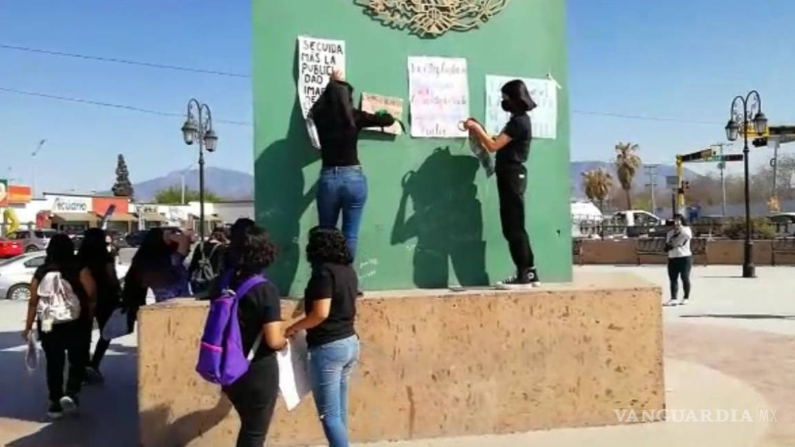 Estudiantes del Cobac Prepa 24 de Monclova exhiben en manifestación casos de acoso y abuso sexual
