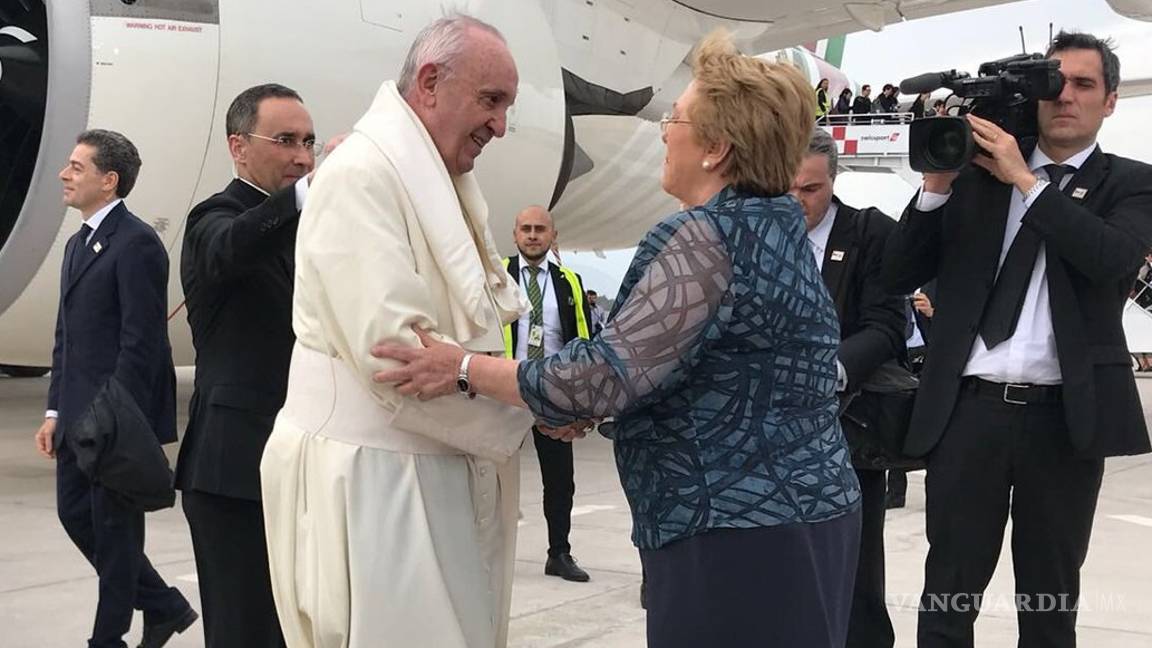 $!Quemaron otras tres iglesias en Chile luego de la llegada del papa Francisco
