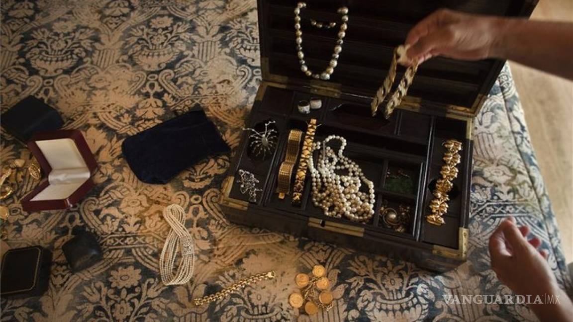 Empleada doméstica roba medio millón de pesos en joyas