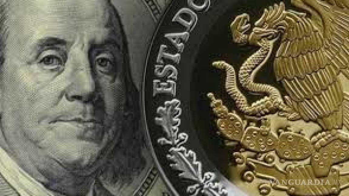 Peso retrocede 11 centavos por avance global del dólar