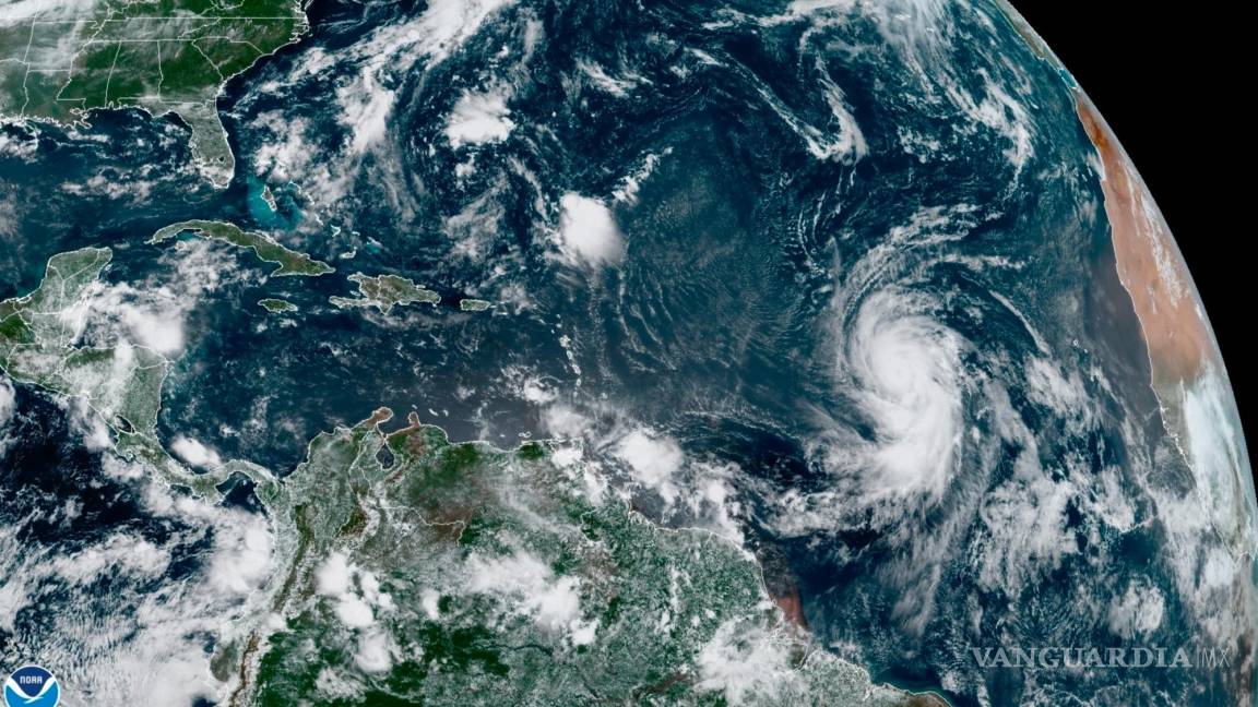 Poderoso huracán Larry de categoría 3 avanza por el Atlántico sin amenazar tocar tierra