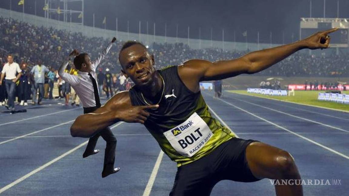 $!¿Recuerdan la foto de Macron festejando un gol de Francia? El internet se encargó de 'tunearla'