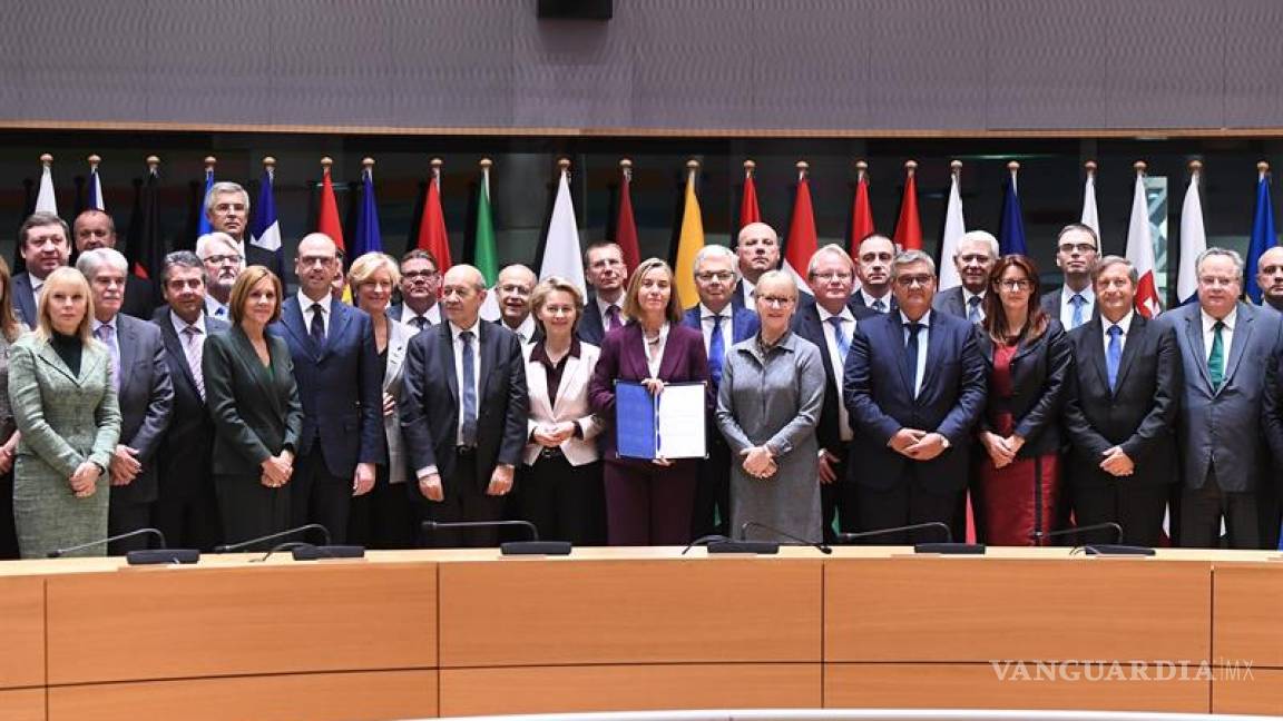 Veintitrés países de la UE se comprometen a reforzar colaboración en Defensa