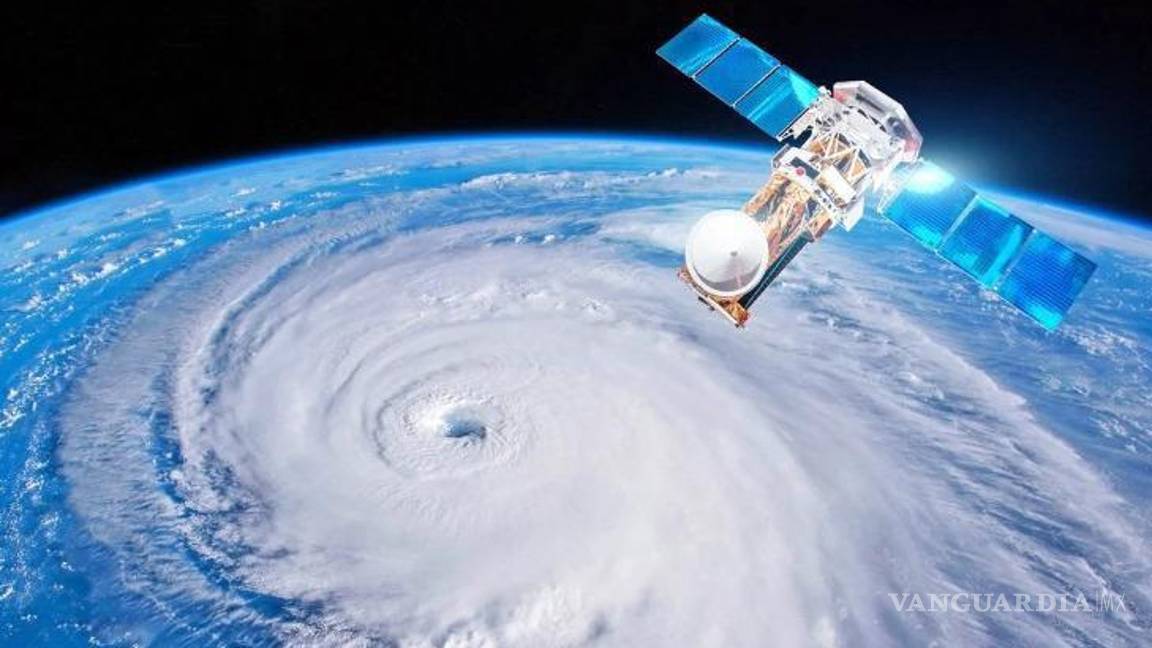 $!Especialistas del SMN mantienen vigilancia permanente sobre el fenómeno 90-E en el océano Pacífico.