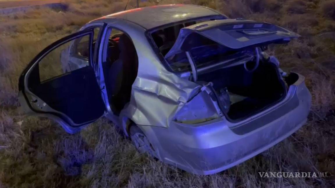 $!La volcadura se registró a la altura de la colonia Santa Elena durante la noche del domingo.