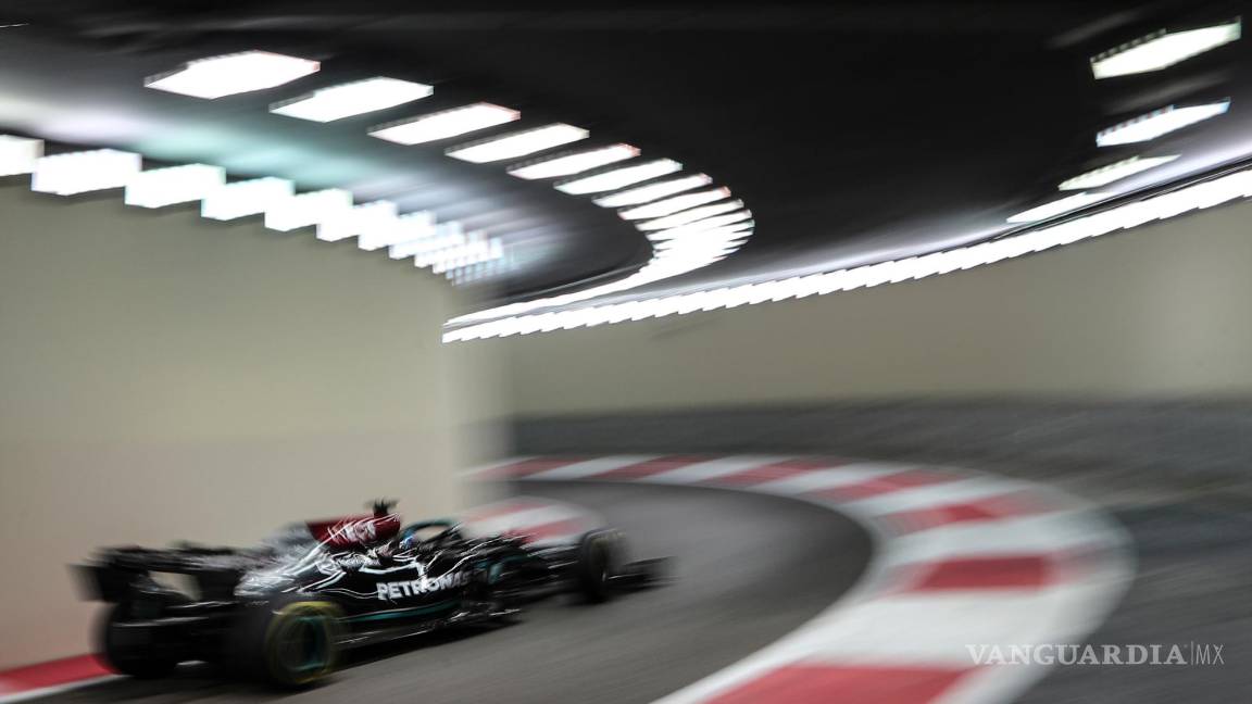 $!La última oportunidad se vivió con dramatismo, pero Hamilton no fue capaz de alcanzar a Verstappen.