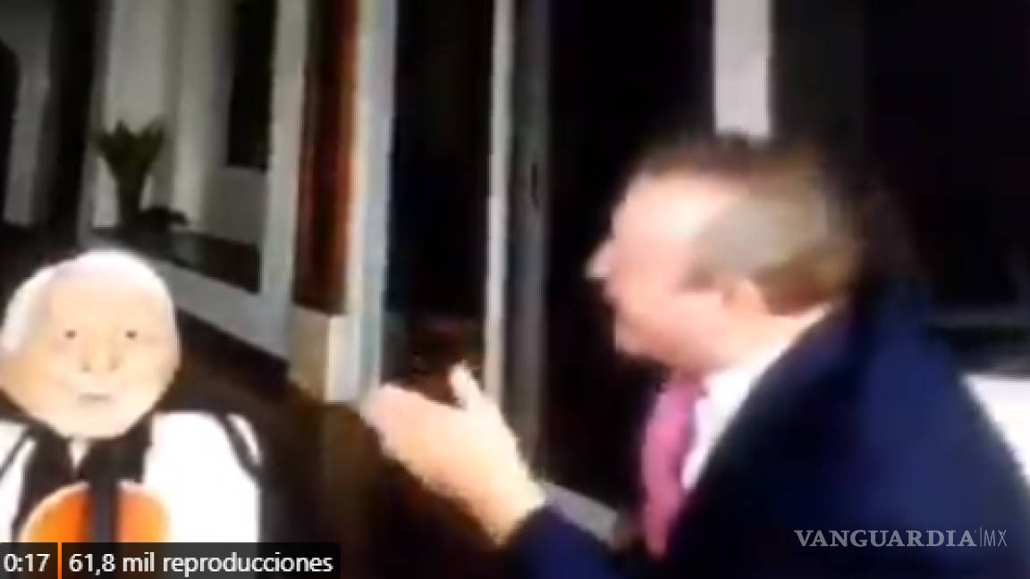 Gilberto Lozano le grita a maniquí de AMLO en un perturbador video; internautas le sugieren un psiquiatra