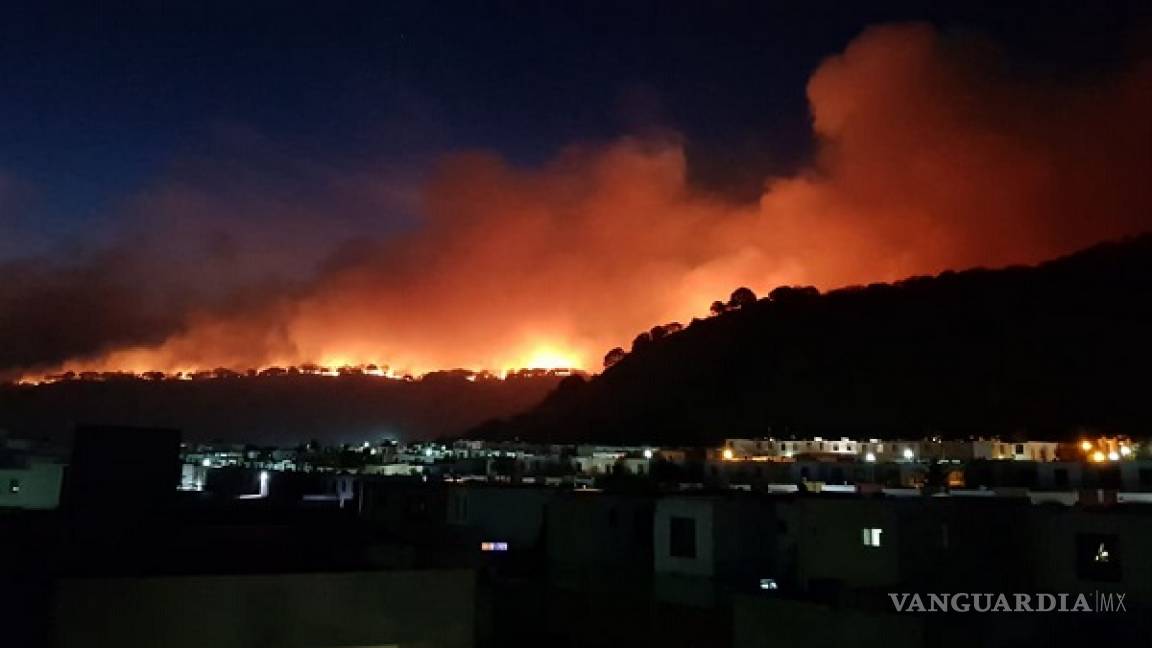 Continúa combate al incendio forestal en Bosque La Primavera en Jalisco