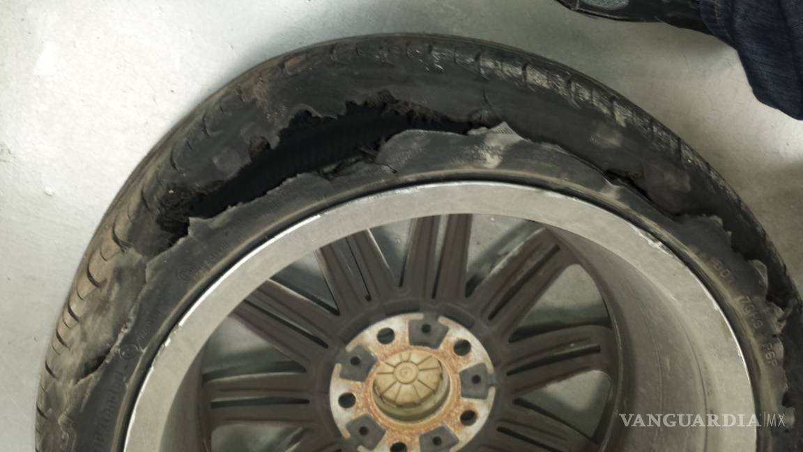 $!Cómo reaccionar cuando un neumático se revienta en movimiento