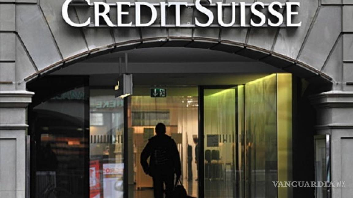 Arrestan a tres ex-banqueros de Credit Suisse por esquema de fraude de 2 mil millones de dólares