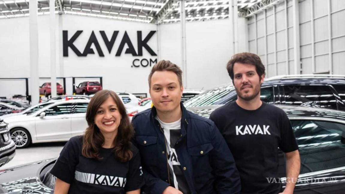 $!Loreanne y Carlos García, junto a Roger Laughlin, fundadores de Kavak.
