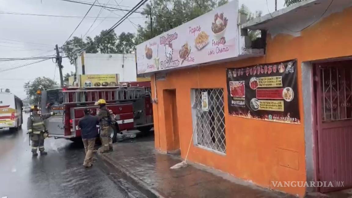 Arde en llamas negocio de comida en Saltillo; freidora, presunta causa