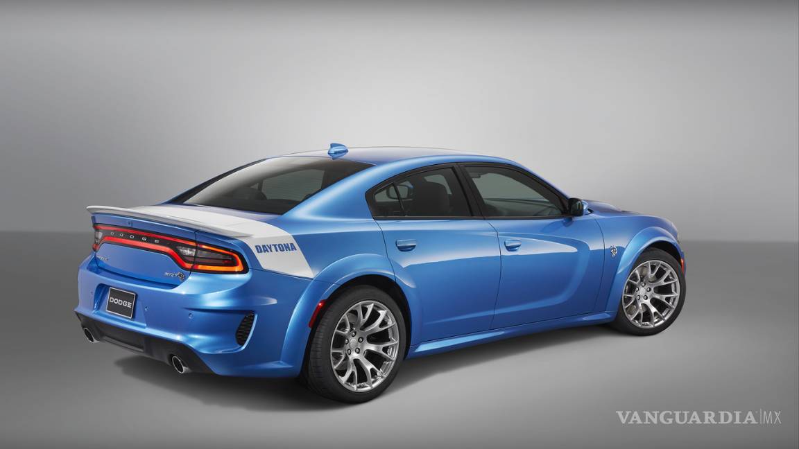 $!Dodge Charger SRT Hellcat Widebody Daytona 50 Anniversary, una 'fiera' color azul con 717 hp