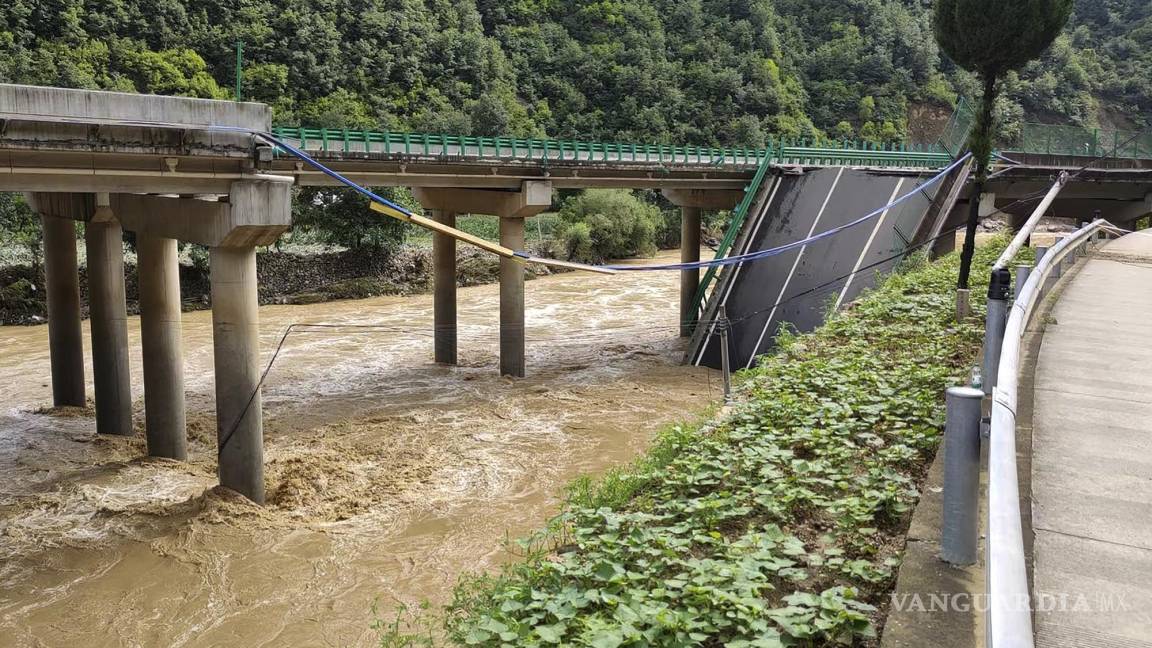 Derrumbe de un puente en China deja 11 muertos y docenas de desaparecidos