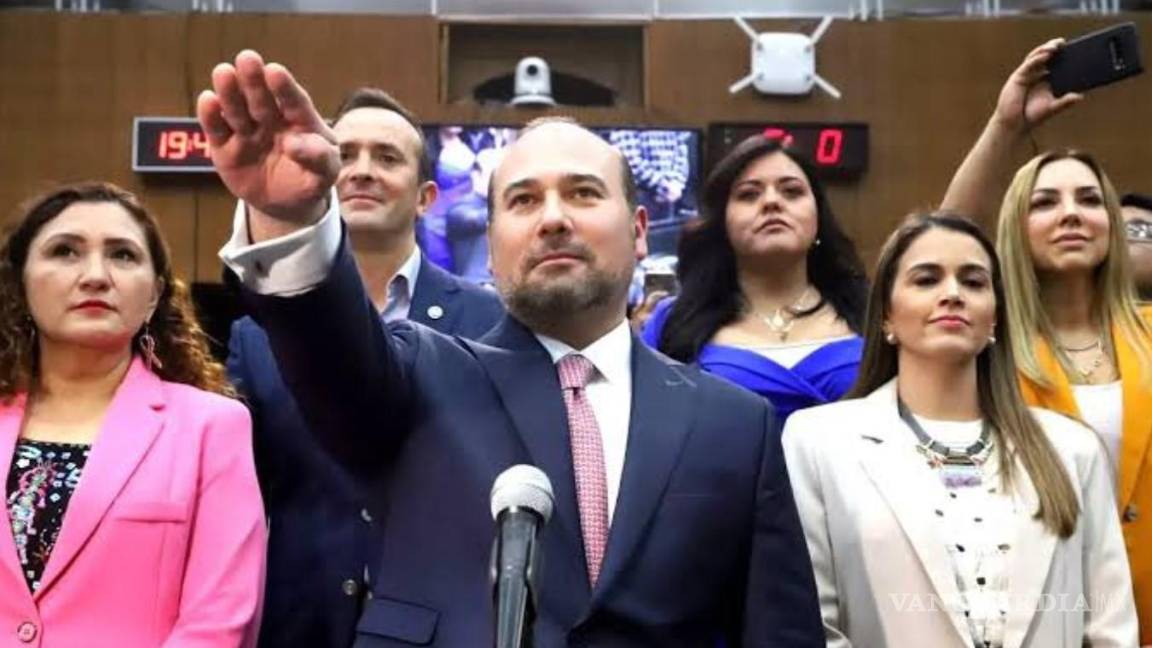 $!Un juez federal consideró que Arturo Salinas sí puede ocupar el cargo de gobernador interino | Foto: Especial