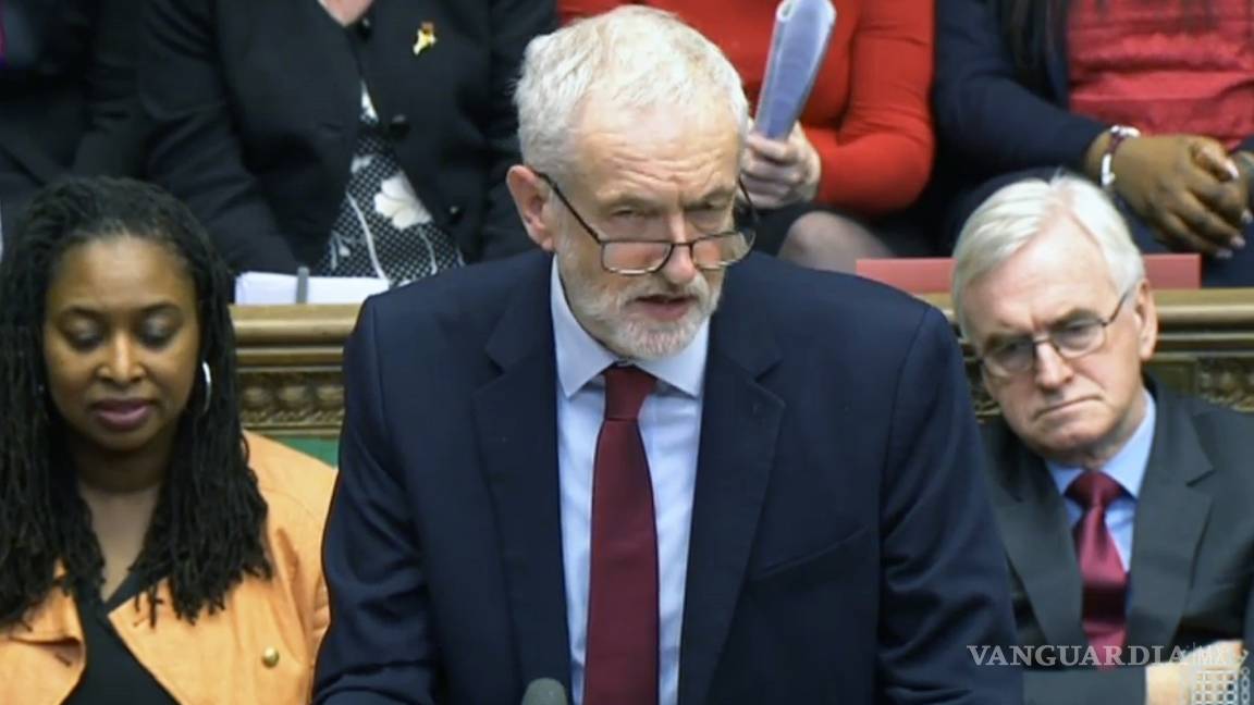 Jeremy Corbyn pide a Theresa May que convoque a elecciones generales
