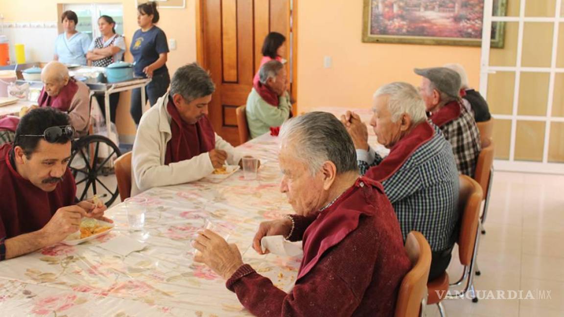 Realiza UAdeC colecta para asilo de ancianos en Saltillo