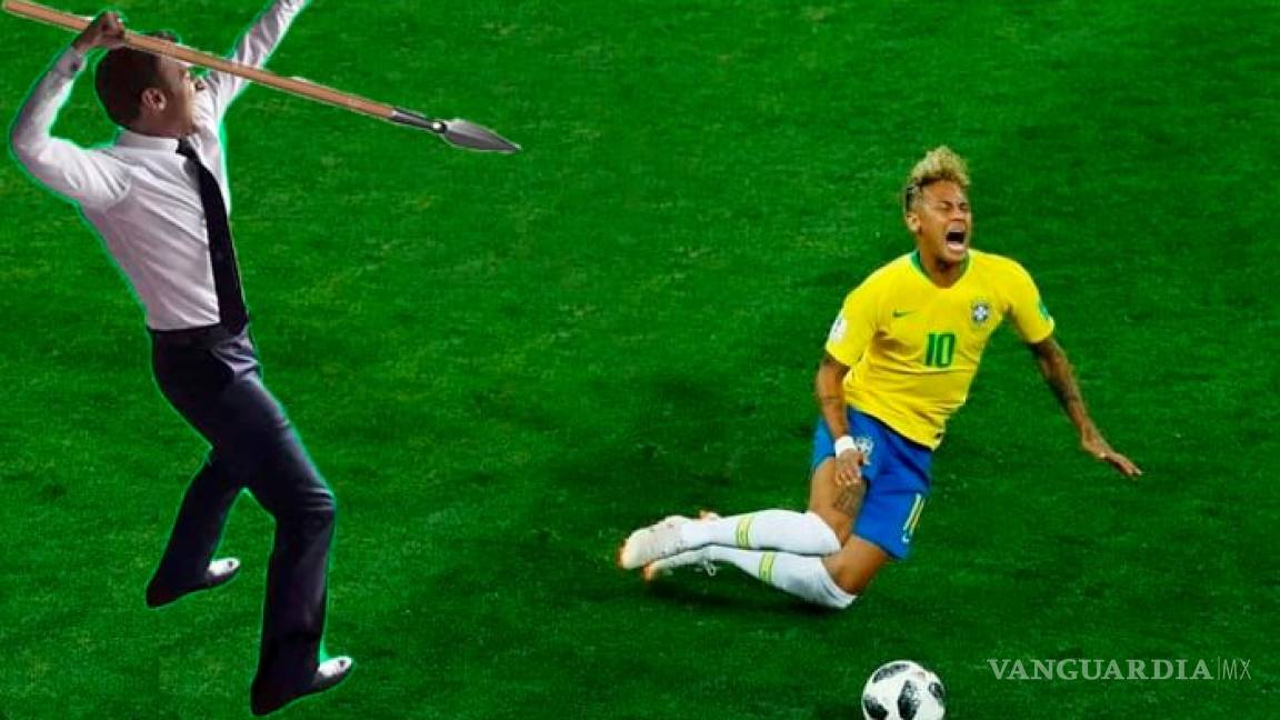 $!¿Recuerdan la foto de Macron festejando un gol de Francia? El internet se encargó de 'tunearla'