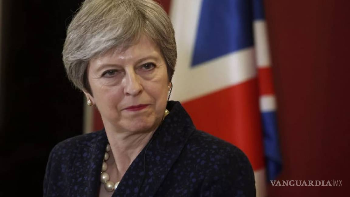 Discuten en Reino Unido posponer día del Brexit; Theresa May, presenta hoy su “plan B”