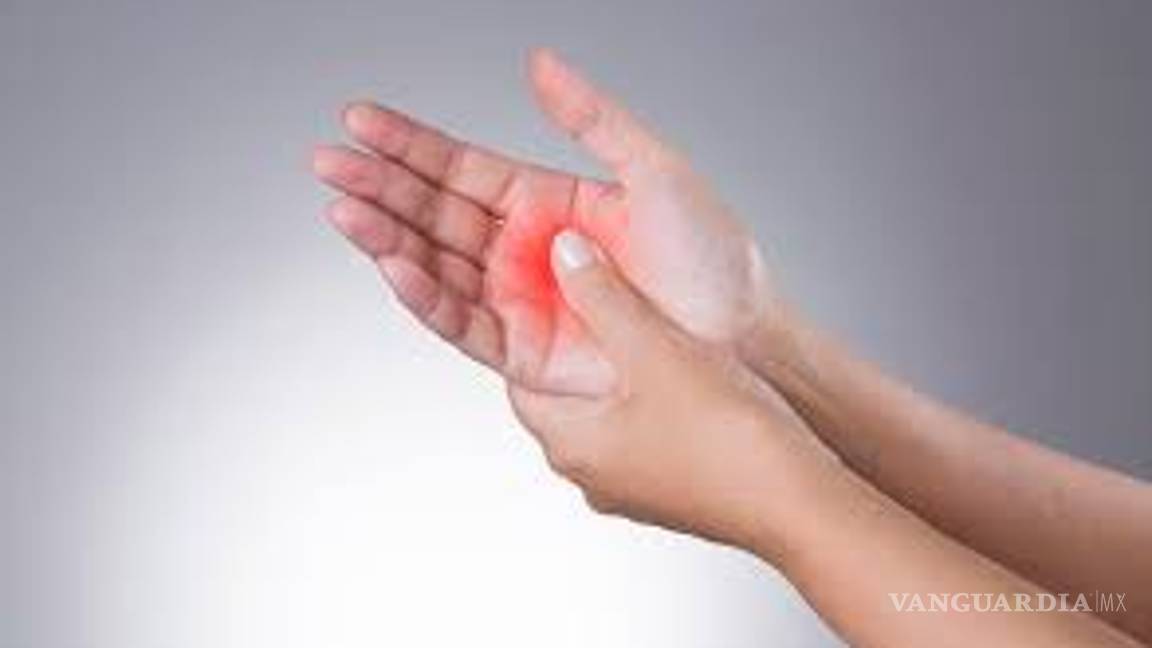 $!Este es el padecimiento que pueden desarrollar millones de jóvenes... ¡por culpa del celular!