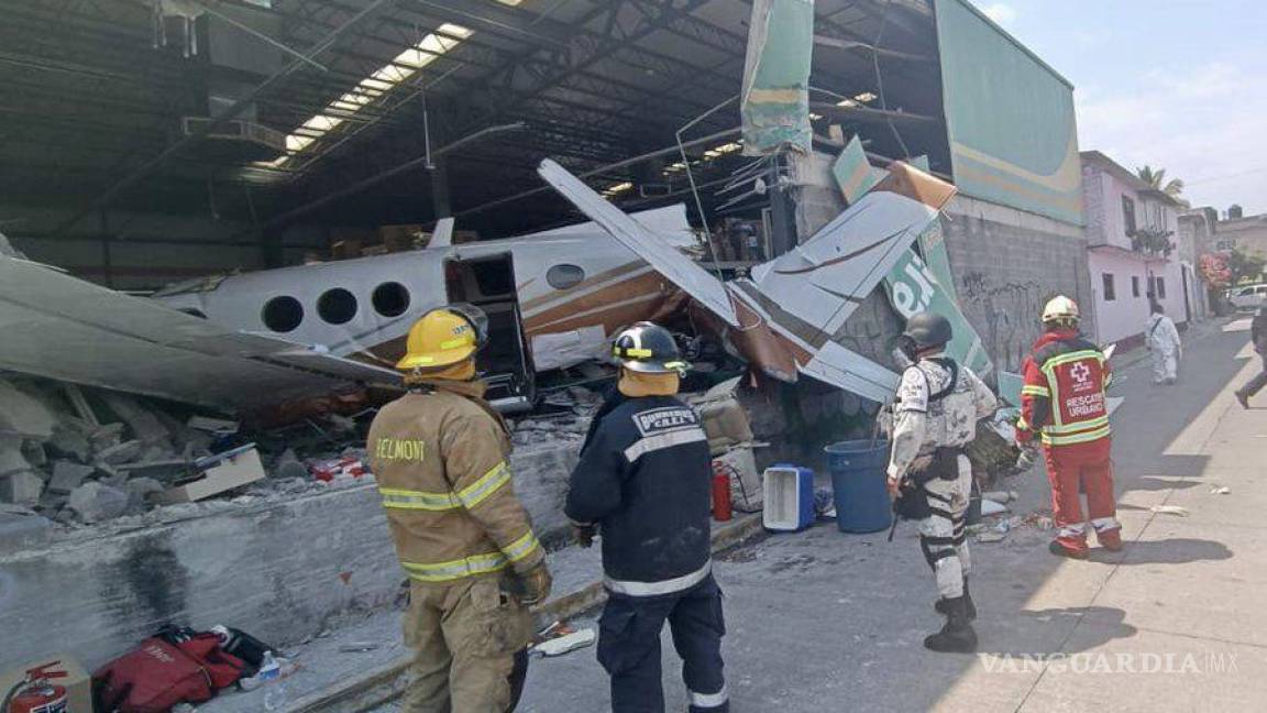 $!La avioneta había impactado contra el supermercado, situado en la avenida Marcelino García Barragán, en la colonia Azteca
