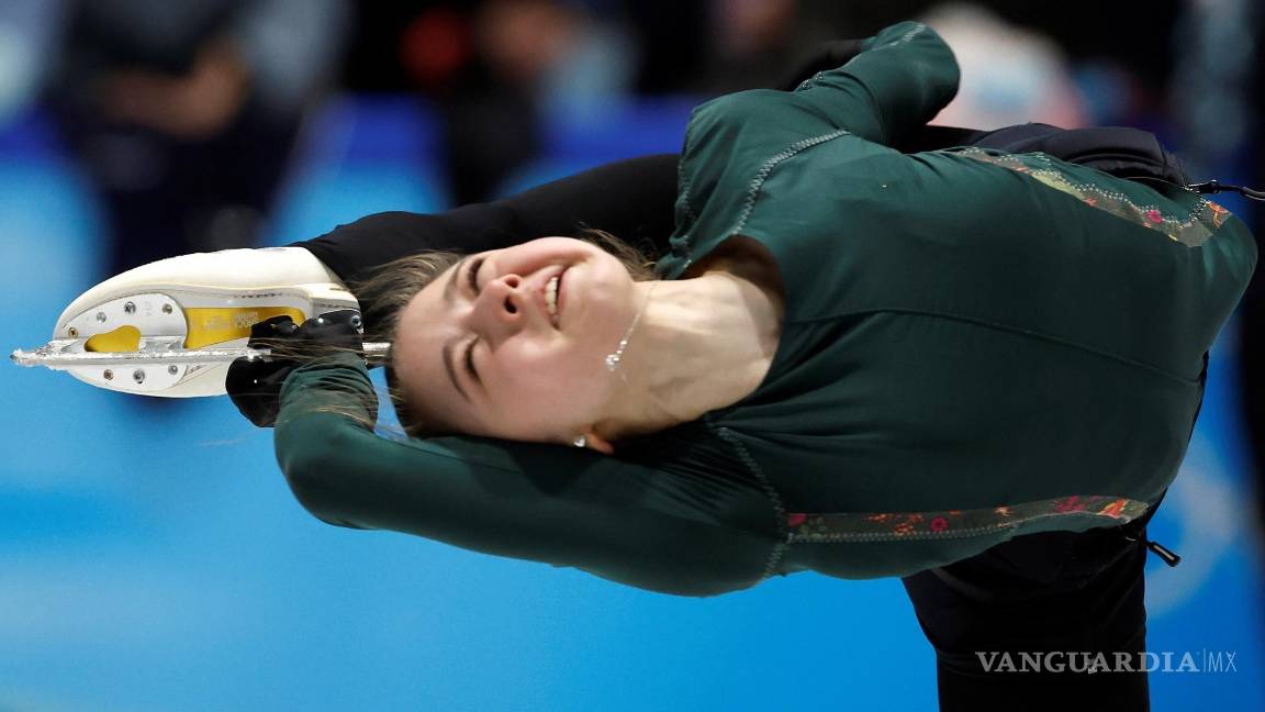 $!La patinadora artística Kamila Valieva del Comité Olímpico Ruso en acción durante una sesión de práctica en Beijing, China. EFE/EPA/How Hwee Young