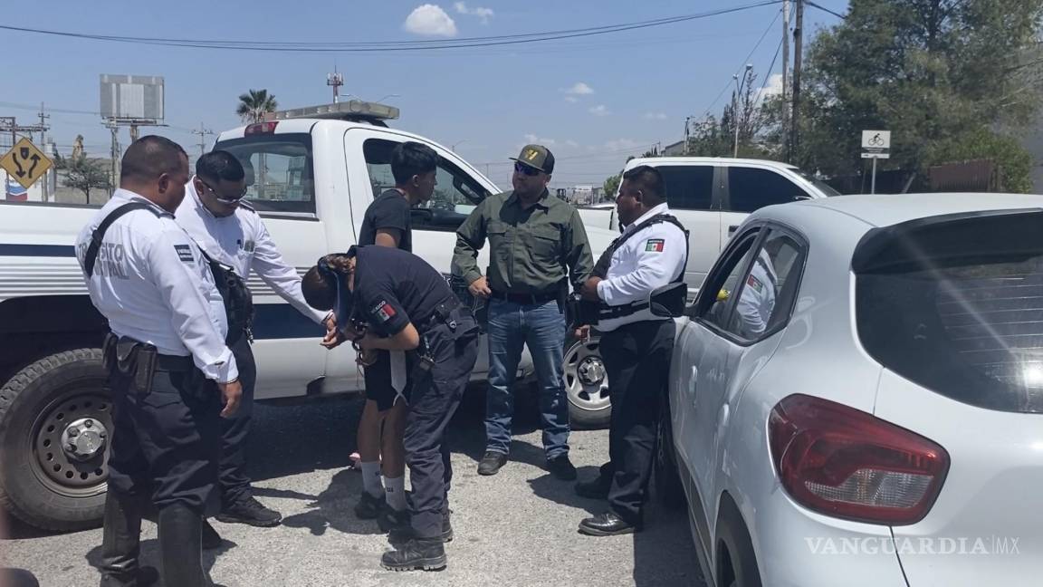 Detienen a presunto estudiante por intentar robar vehículo en FCA Saltillo