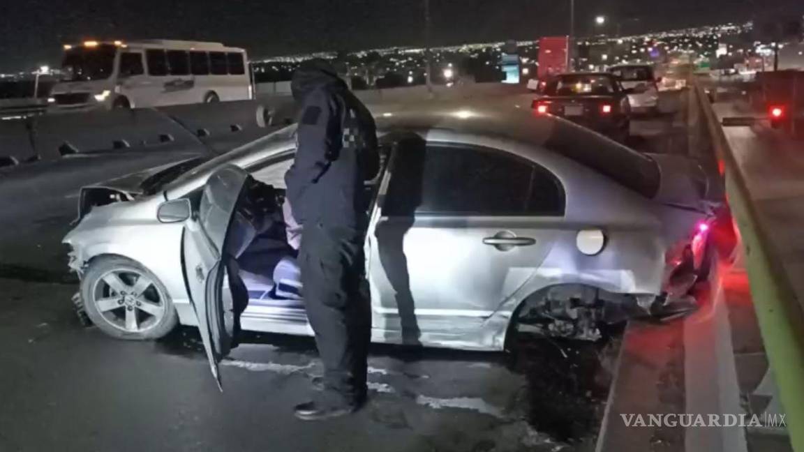 $!Elementos de Tránsito Municipal abanderaron la circulación para evitar otro percance.