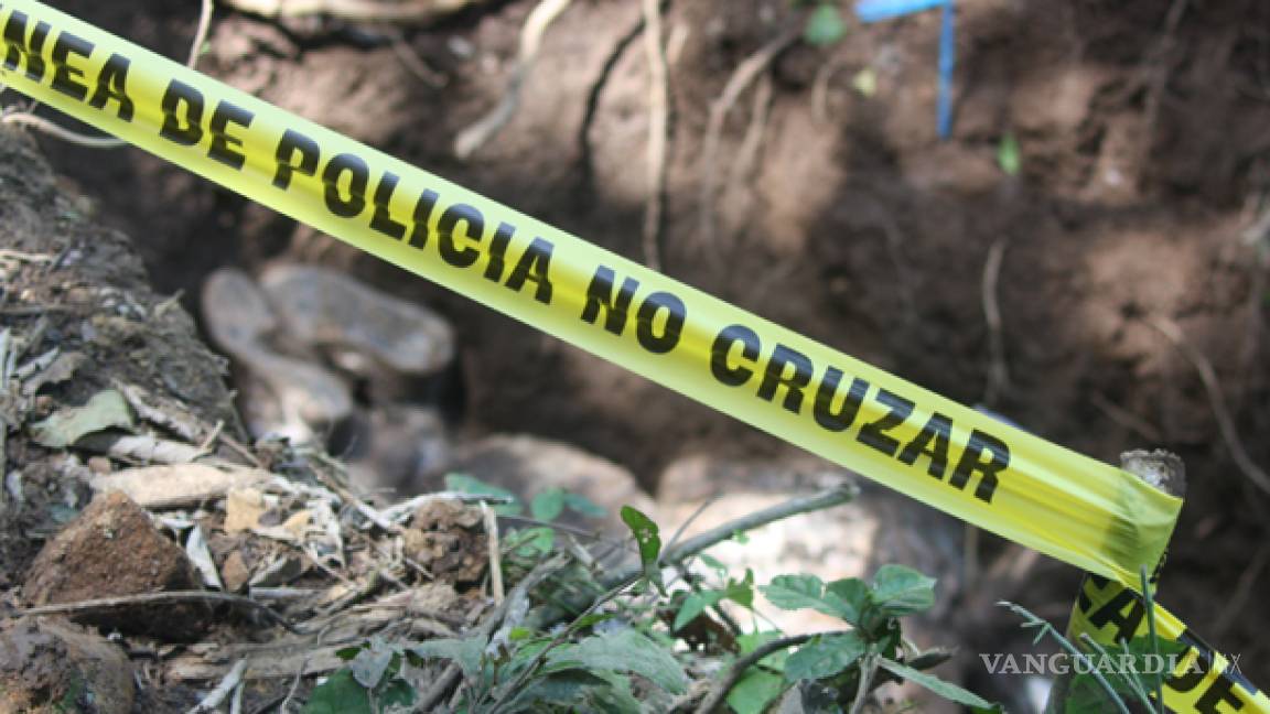 Hallan 13 cuerpos en fosas clandestinas en Colima