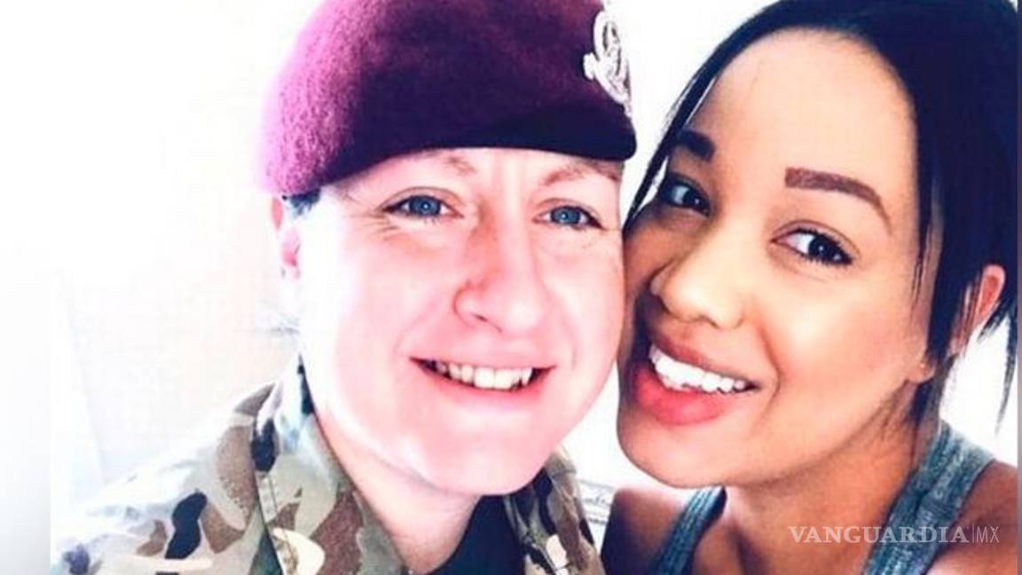 $!Pareja lésbica concibió al primer bebé incubado en dos úteros en el mundo